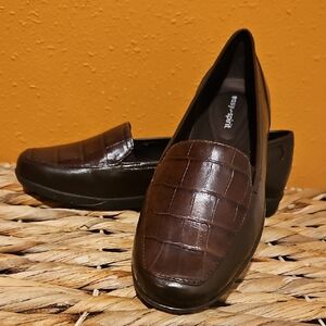 Easy Spirit Devitt Womens Flat Shoes Croc Embossed Leather Memory Foam Loafers 7